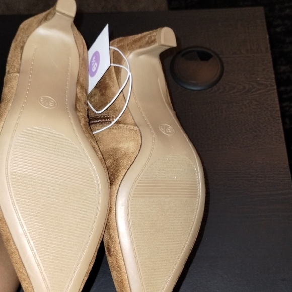 Universal Thread Brown Heeled Boots with Pointed Toe - Picture 7 of 10